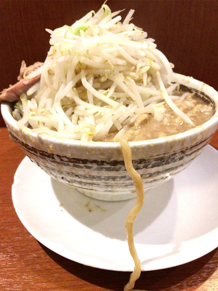 上野の二郎系 麺や希 野菜がなんと800gまで無料だった